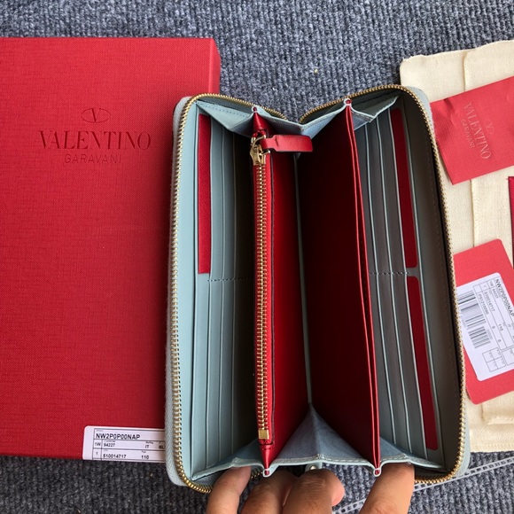 VALENTINO Rockstud Spike Matelassé Leather Wallet - Picture 8 of 8